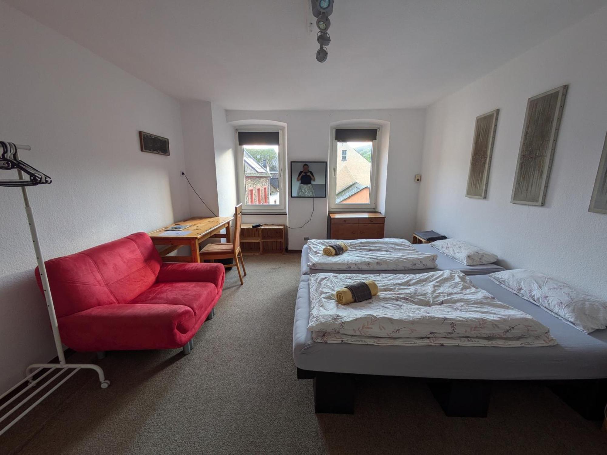 Monkey Factory - Mini Home-Stay Hostel Трабен-Трарбах Стая снимка