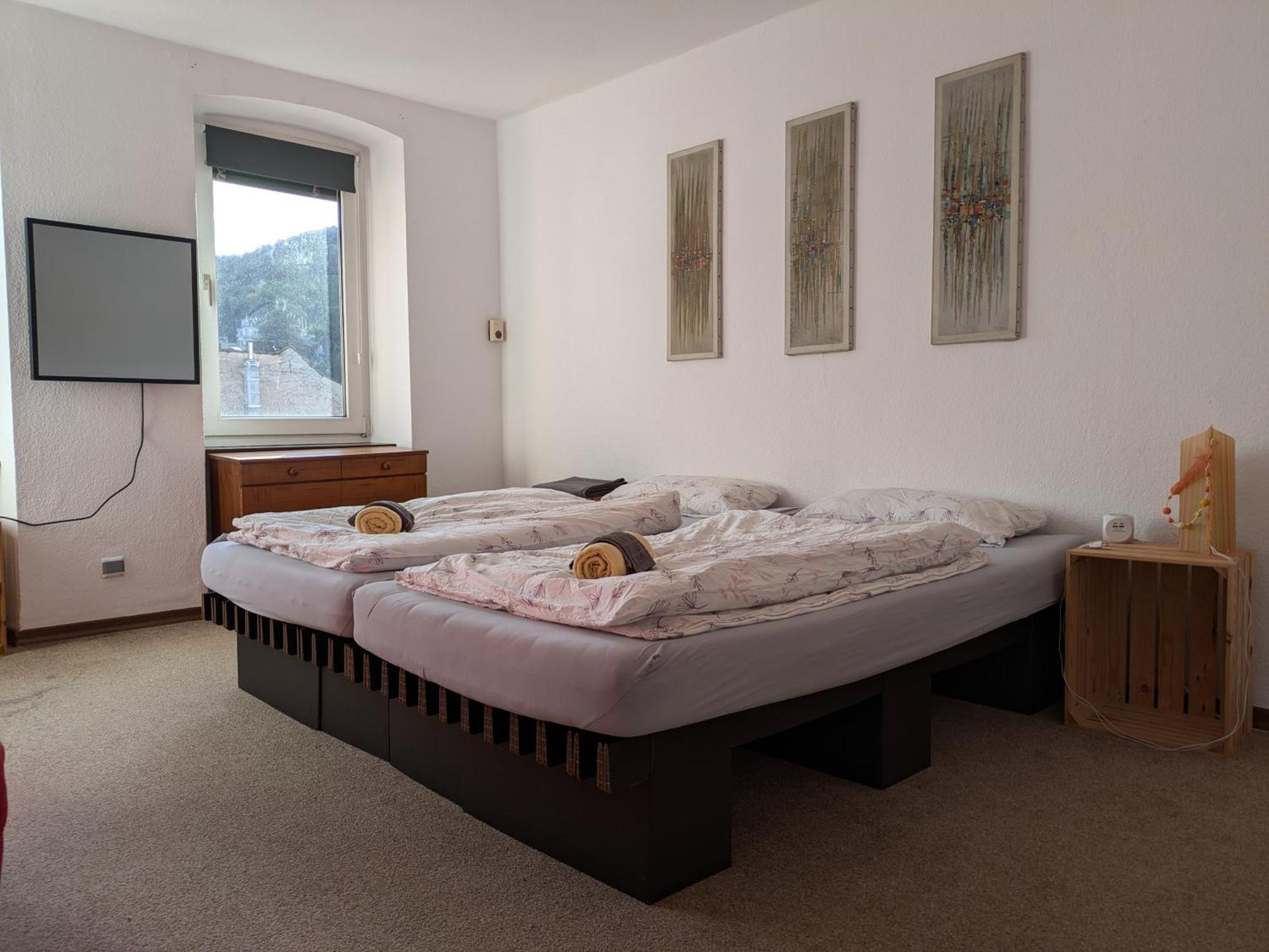 Monkey Factory - Mini Home-Stay Hostel Трабен-Трарбах Стая снимка